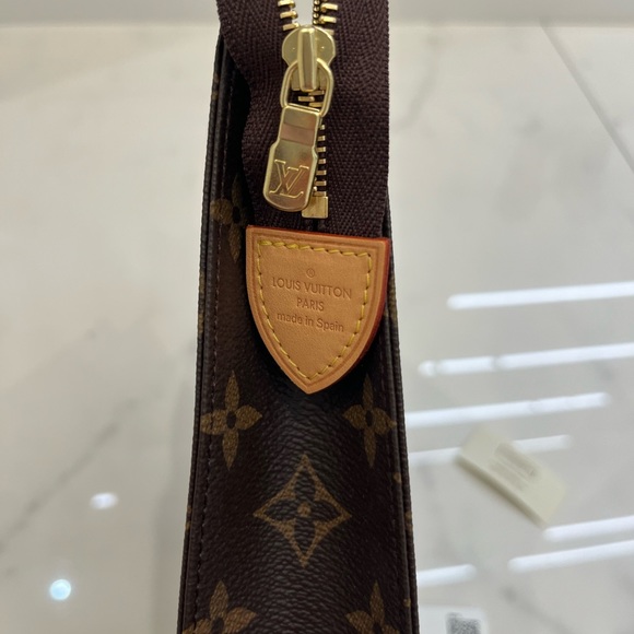 Louis Vuitton Monogram Canvas Poche Toilette - Picture 11 of 13